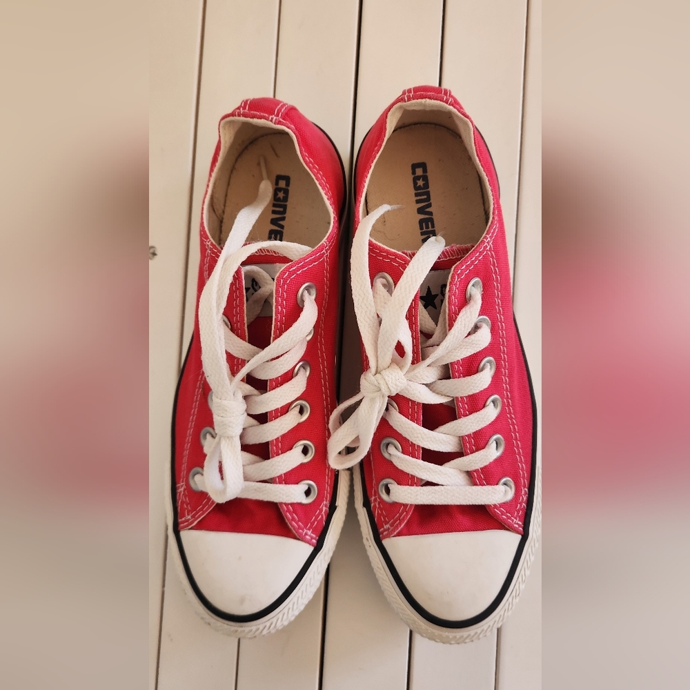 Converse Lo Top pink size: 7wo's 5 Mens.
